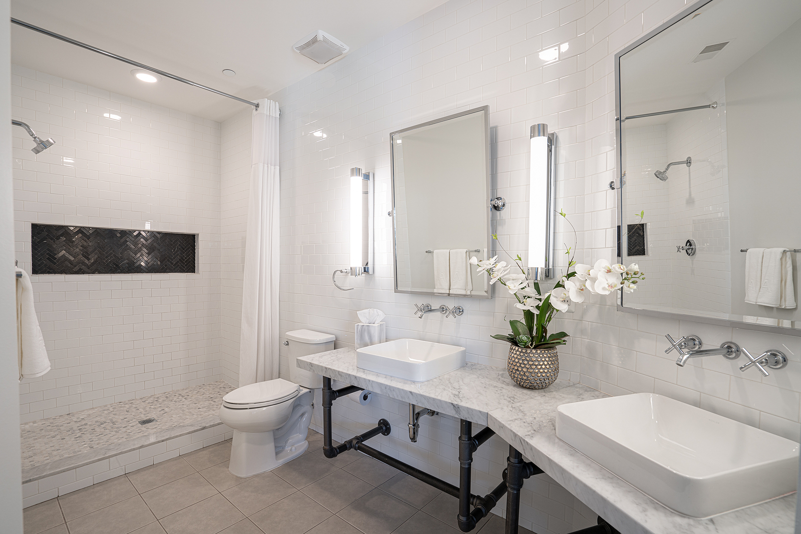 toilet cubicle doors - washroom