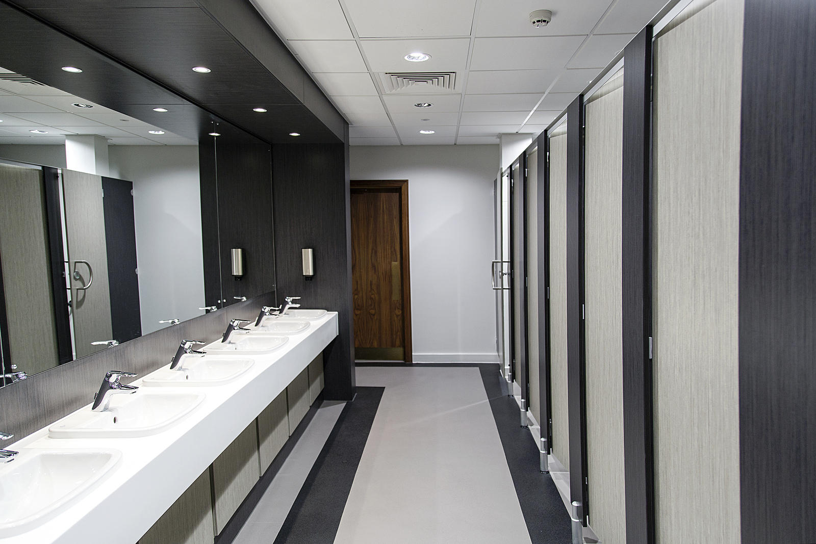 Toilet cubicles - Public-Restroom-With-Cubicles-And-Sinks